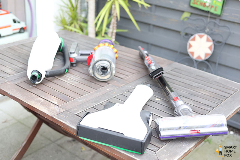 Dyson V15 und Vorwerk VK7 Bodendüsen von unten